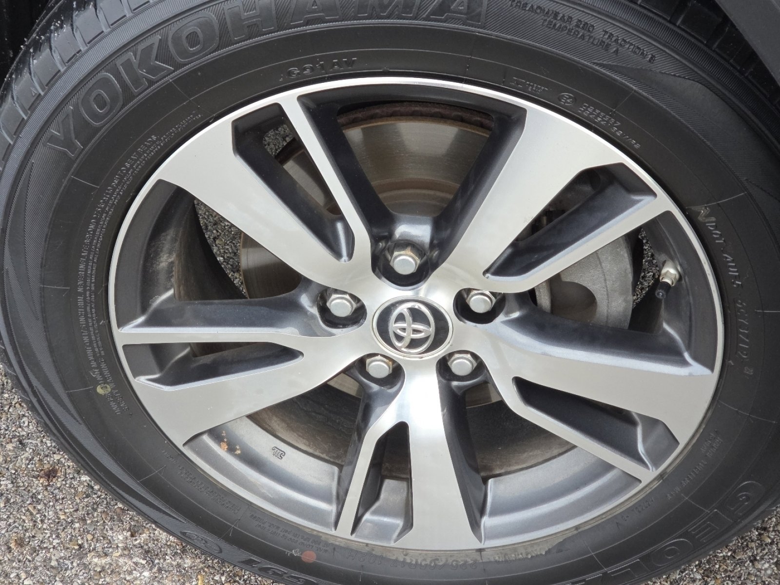 Used 2018 Toyota RAV4 XLE image 12