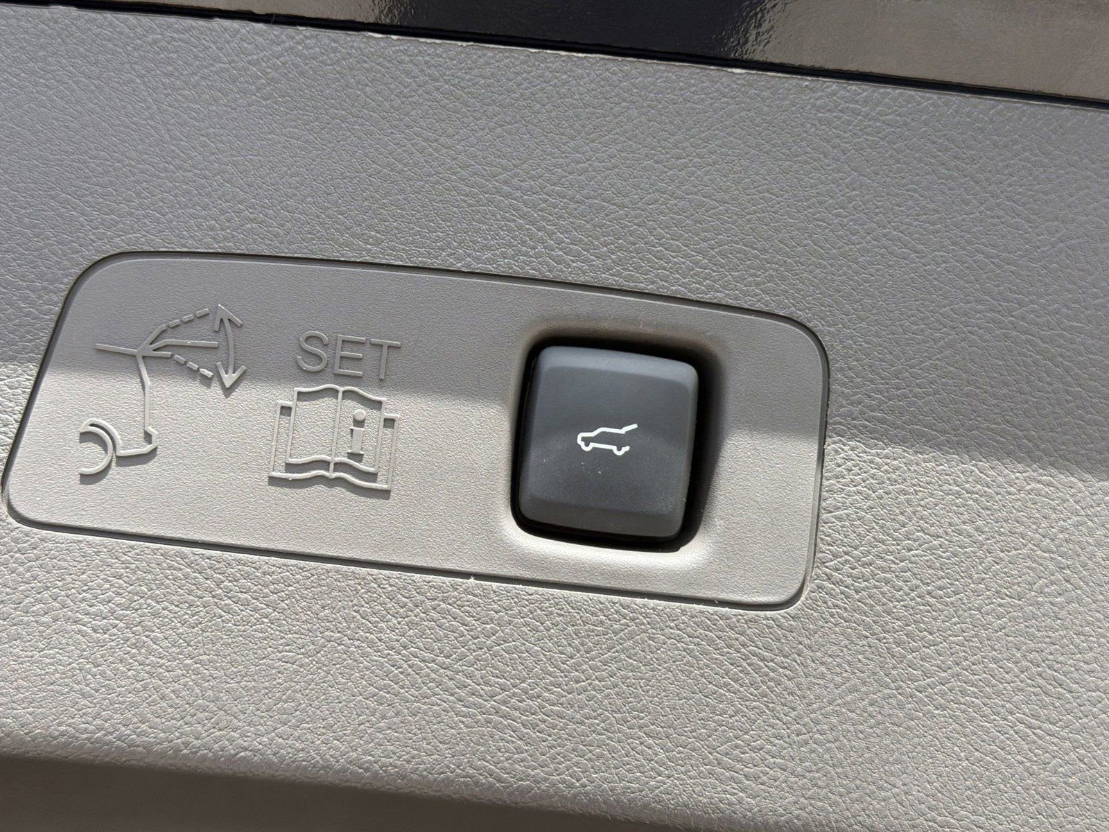 Used 2024 Lincoln Corsair FWD image 12