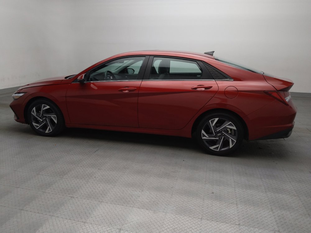 Used 2025 Hyundai Elantra Limited FWD image 3