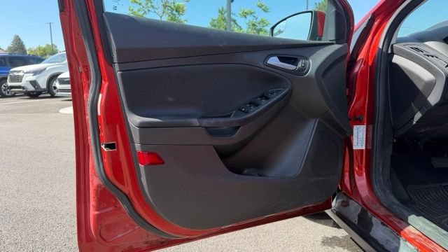 Used 2018 Ford Focus SE w/ Cold Weather Package FWD image 11