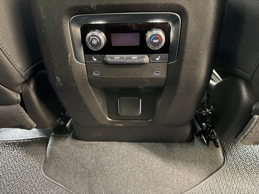 Used 2025 GMC Yukon Denali AWD/4WD image 27
