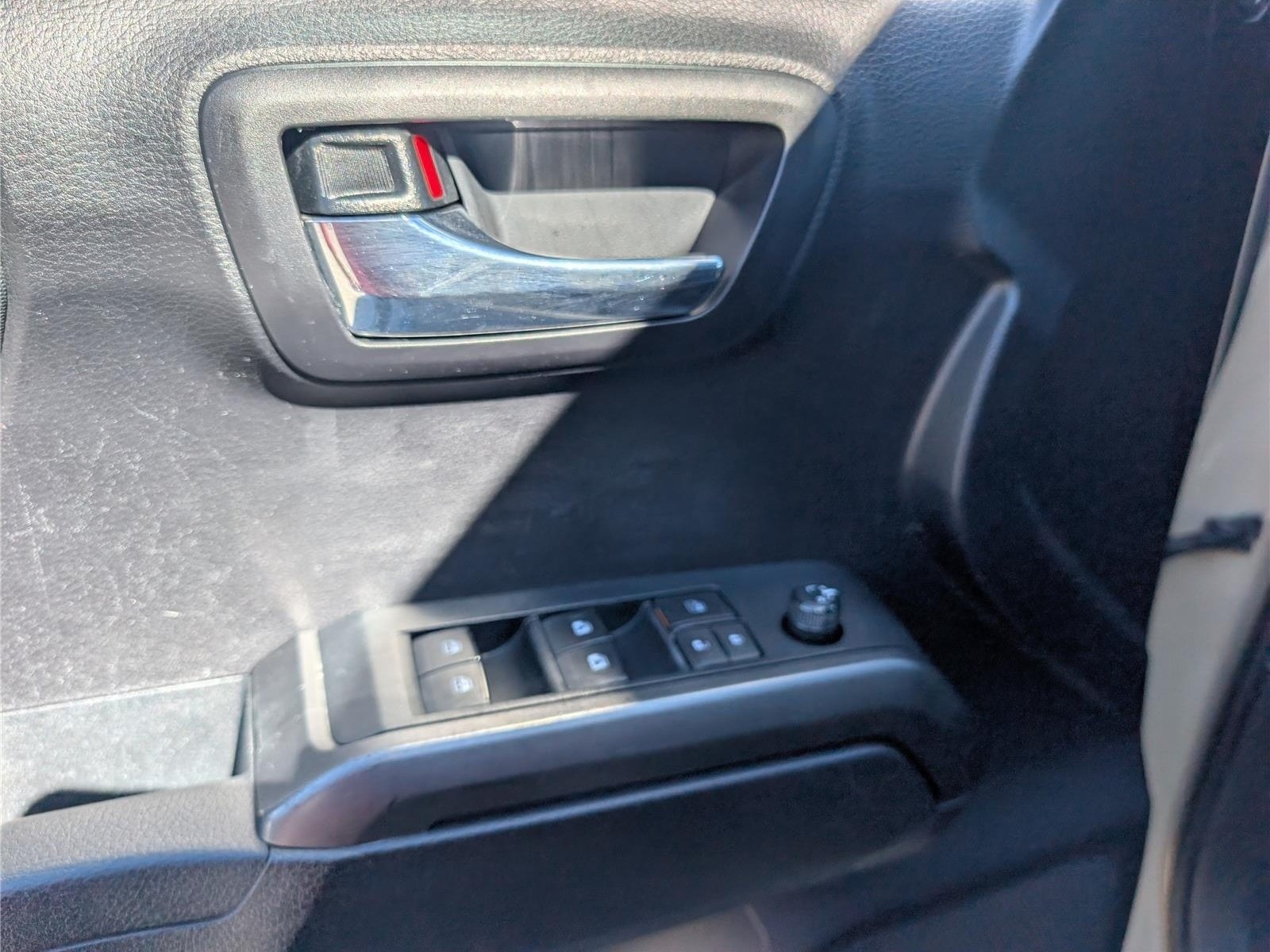 Used 2020 Toyota Tacoma TRD Off-Road AWD/4WD image 18