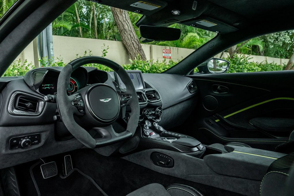 Used 2023 Aston Martin V8 Vantage Coupe RWD image 16