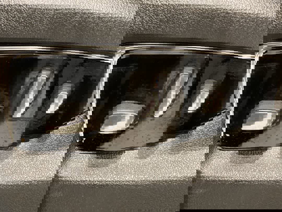 Used 2018 Cadillac Escalade Luxury image 14