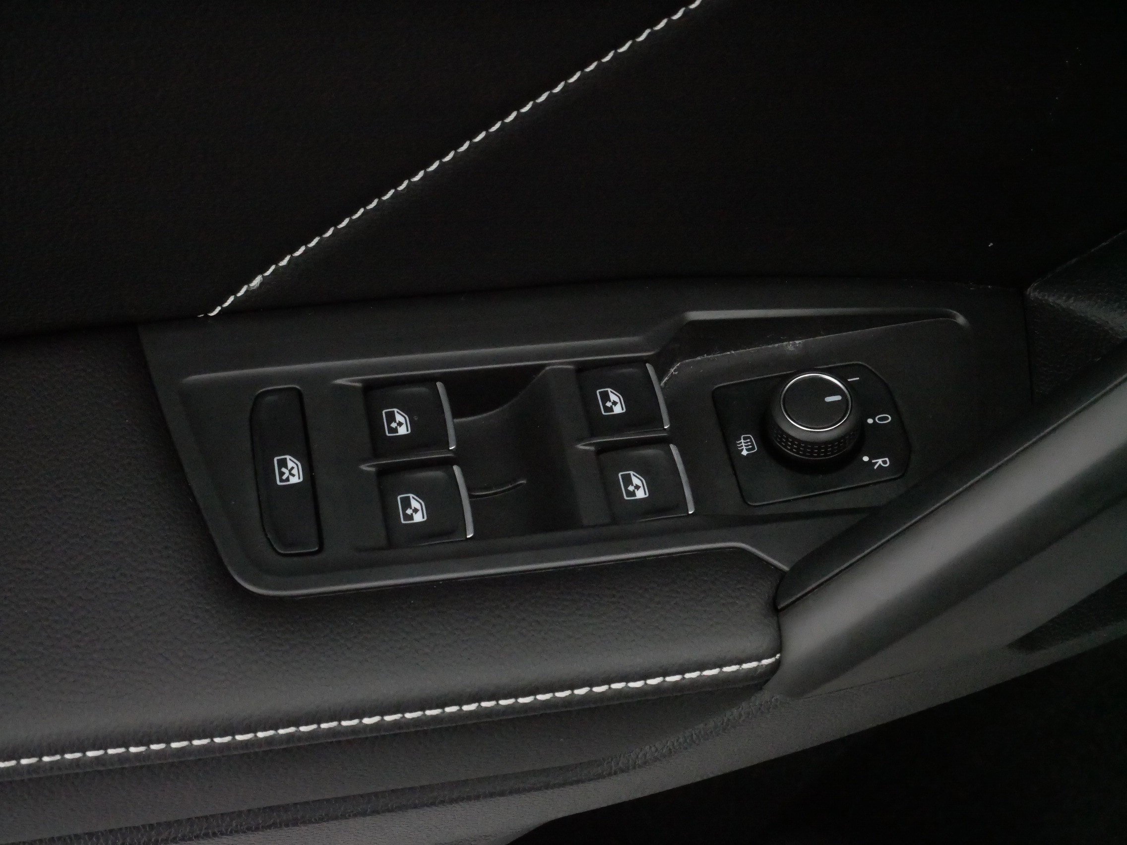 Certified 2024 Volkswagen Tiguan SE image 19