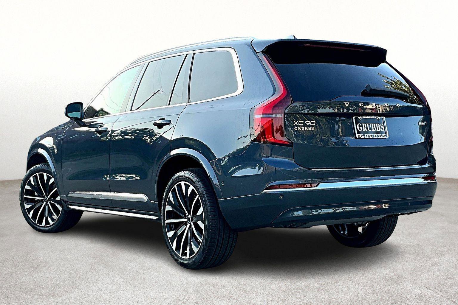 New 2026 Volvo XC90 B6 Plus w/ Protection Package Premier image 4