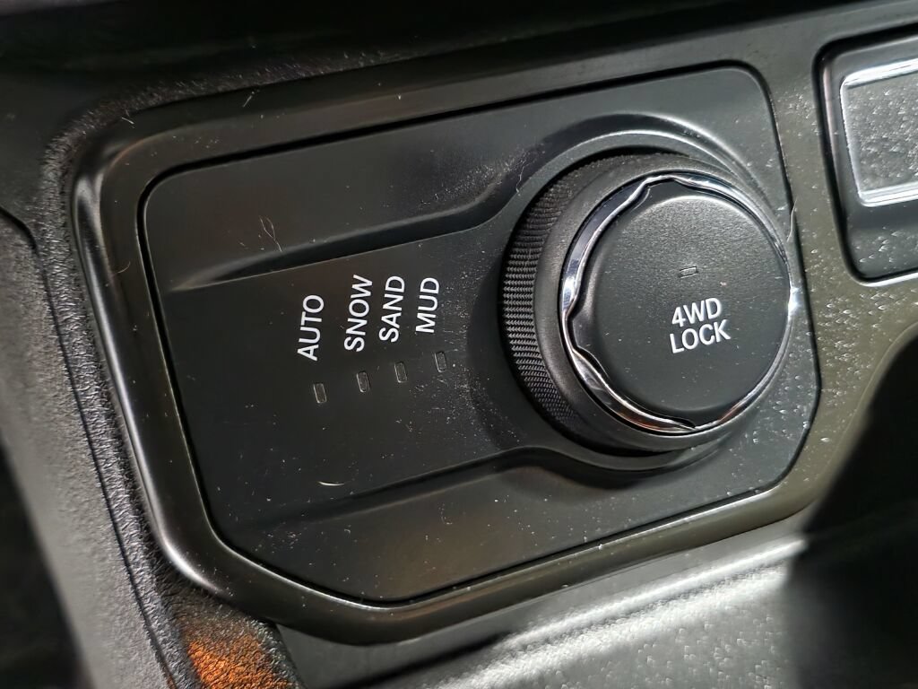 Used 2022 Jeep Renegade Latitude w/ Convenience Group AWD/4WD image 16