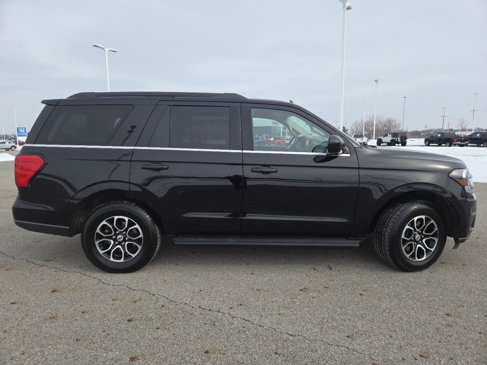 Used 2024 Ford Expedition XLT image 20