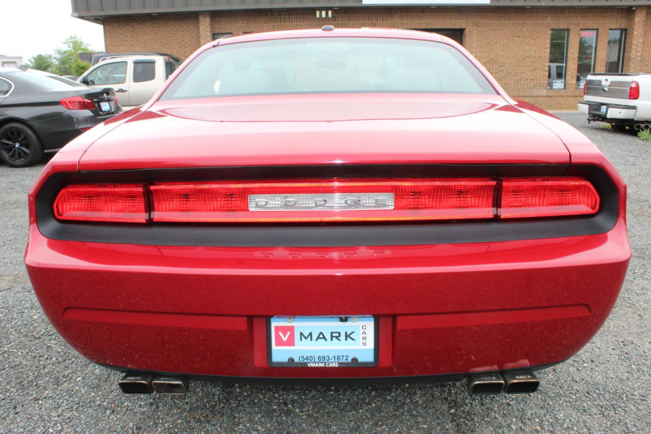 Used 2010 Dodge Challenger SE RWD image 3