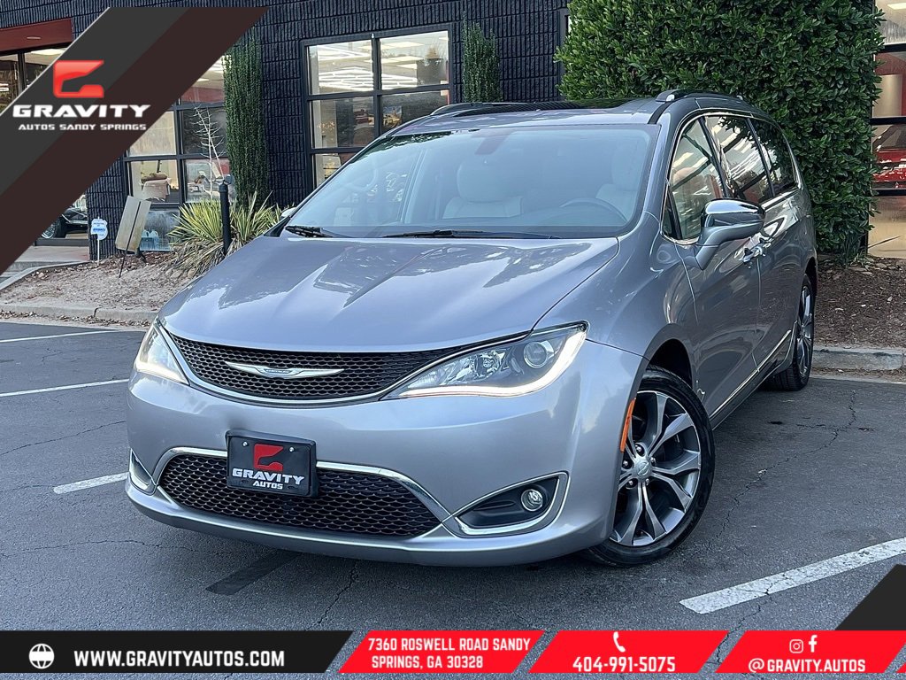 Used 2017 Chrysler Pacifica Limited w/ Tire & Wheel Group