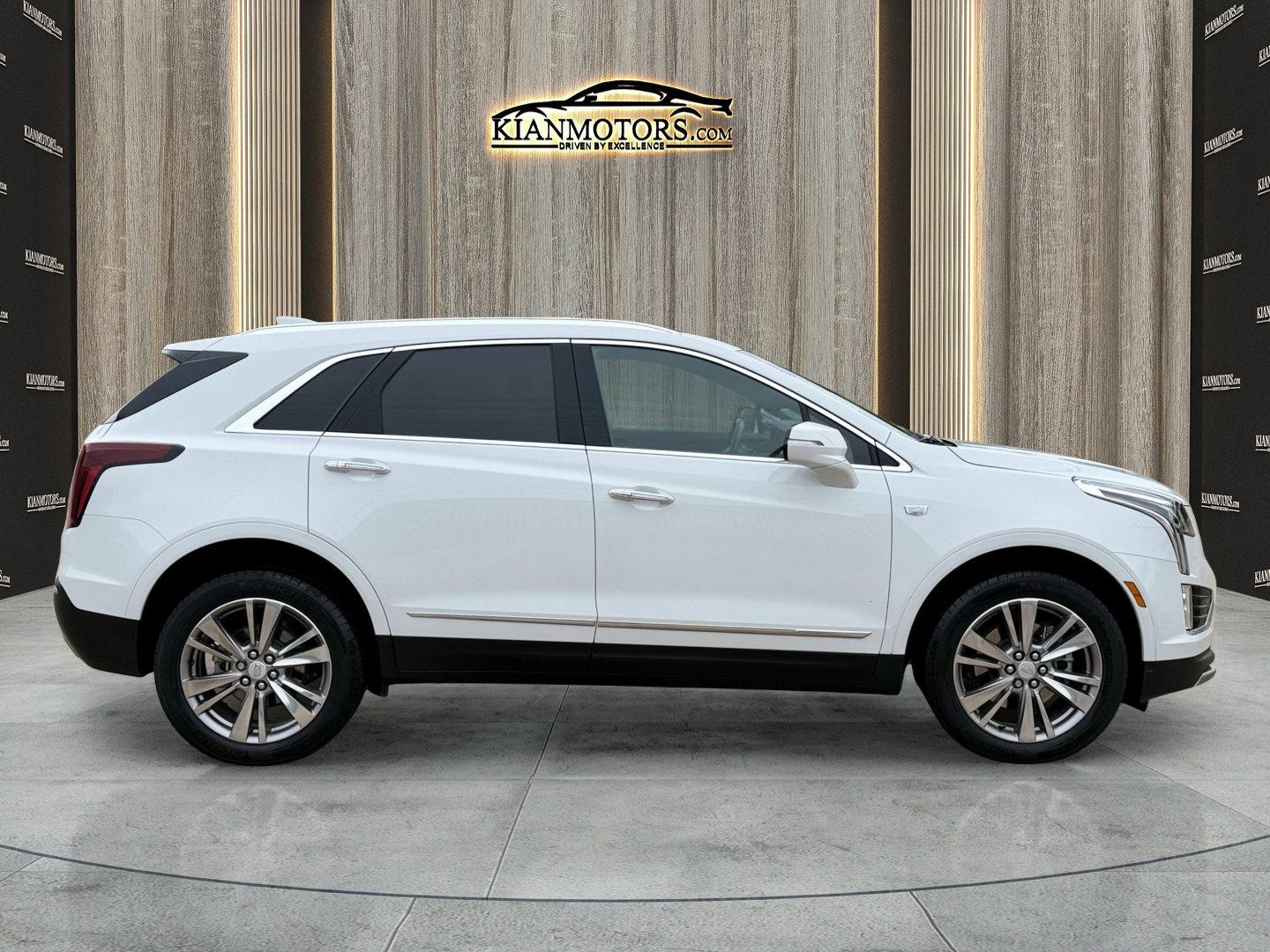 Used 2024 Cadillac XT5 Premium Luxury FWD image 9