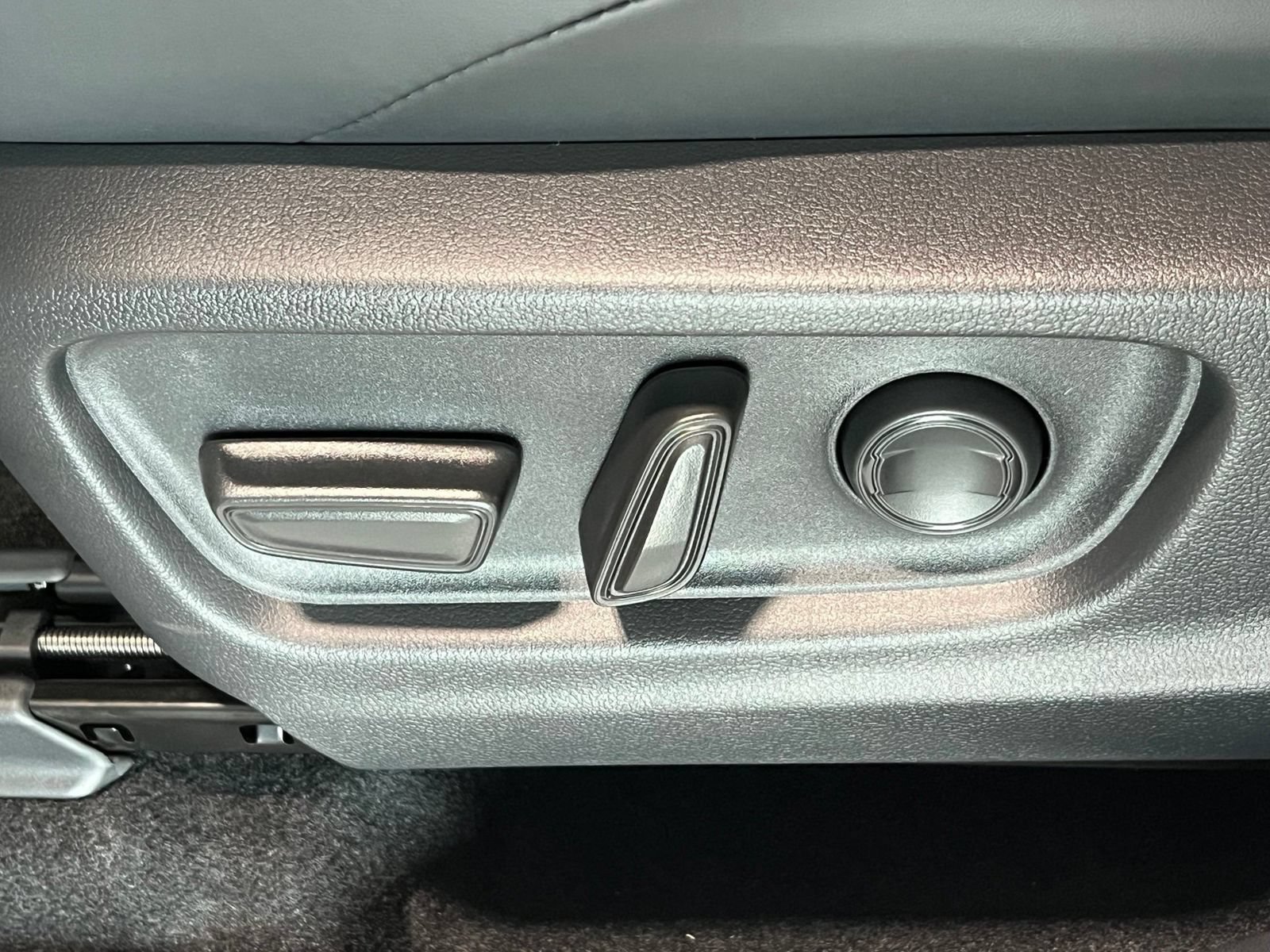 New 2026 Toyota C-HR AWD/4WD image 18
