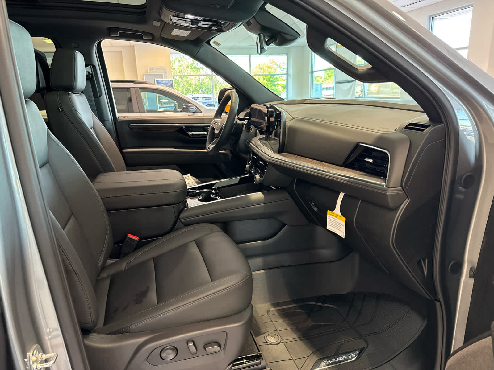 New 2026 Chevrolet Suburban Z71 w/ Z71 Off-Road Package AWD/4WD image 12