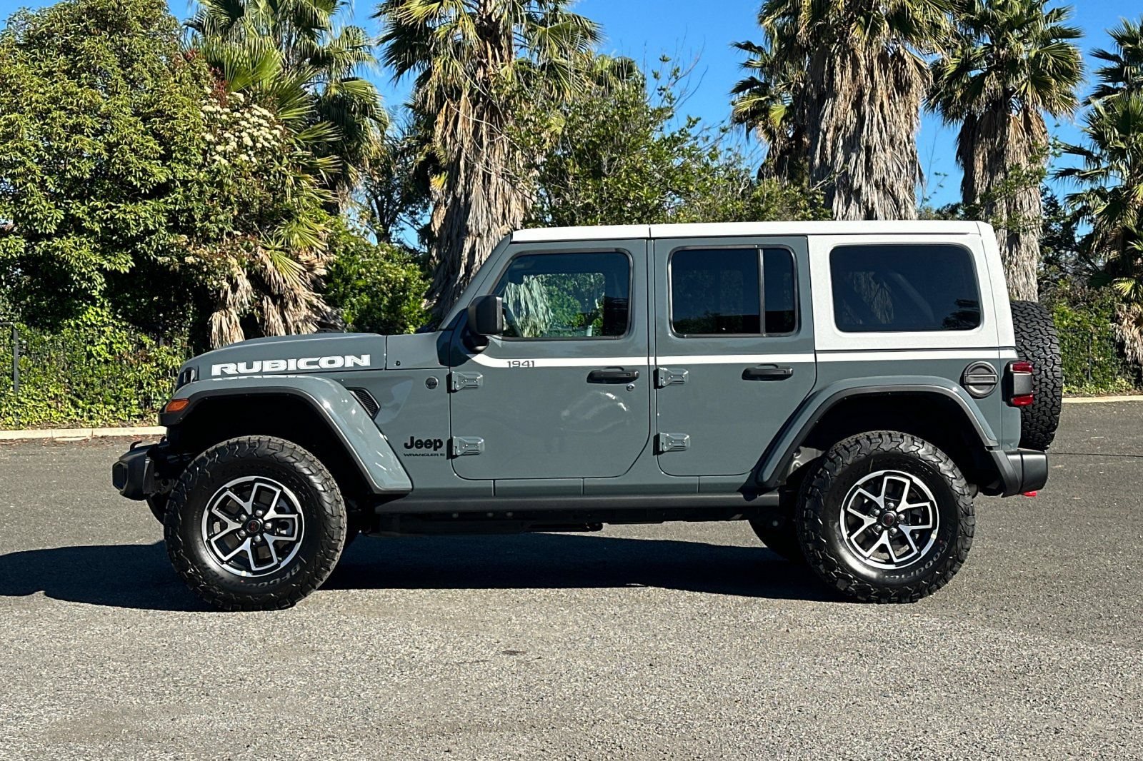 New 2026 Jeep Wrangler Unlimited Rubicon w/ Whitecap Package AWD/4WD image 6