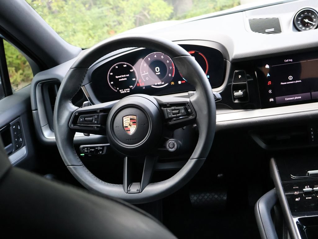 Used 2025 Porsche Cayenne Coupe AWD/4WD image 19