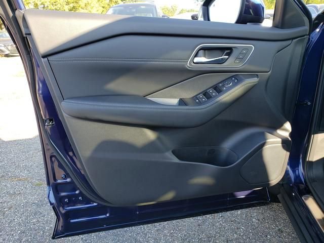 New 2026 Nissan Rogue Platinum w/ Platinum Premium Package image 11