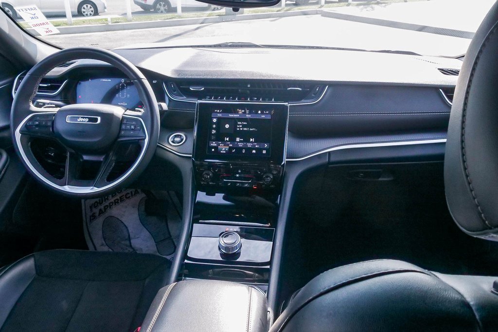 Used 2023 Jeep Grand Cherokee L Laredo image 11