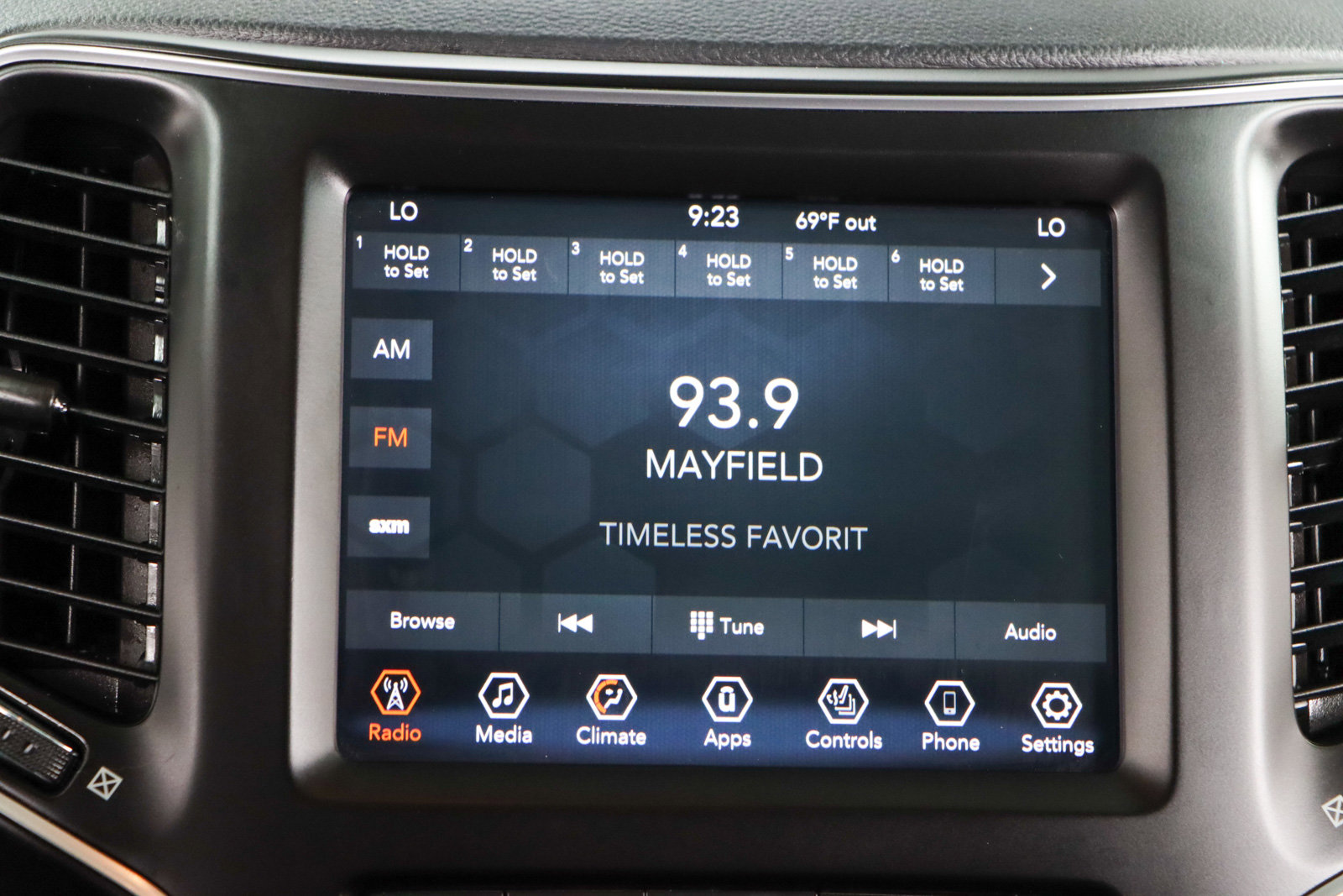 Used 2021 Jeep Cherokee Latitude Lux w/ Sun & Sound Group image 19