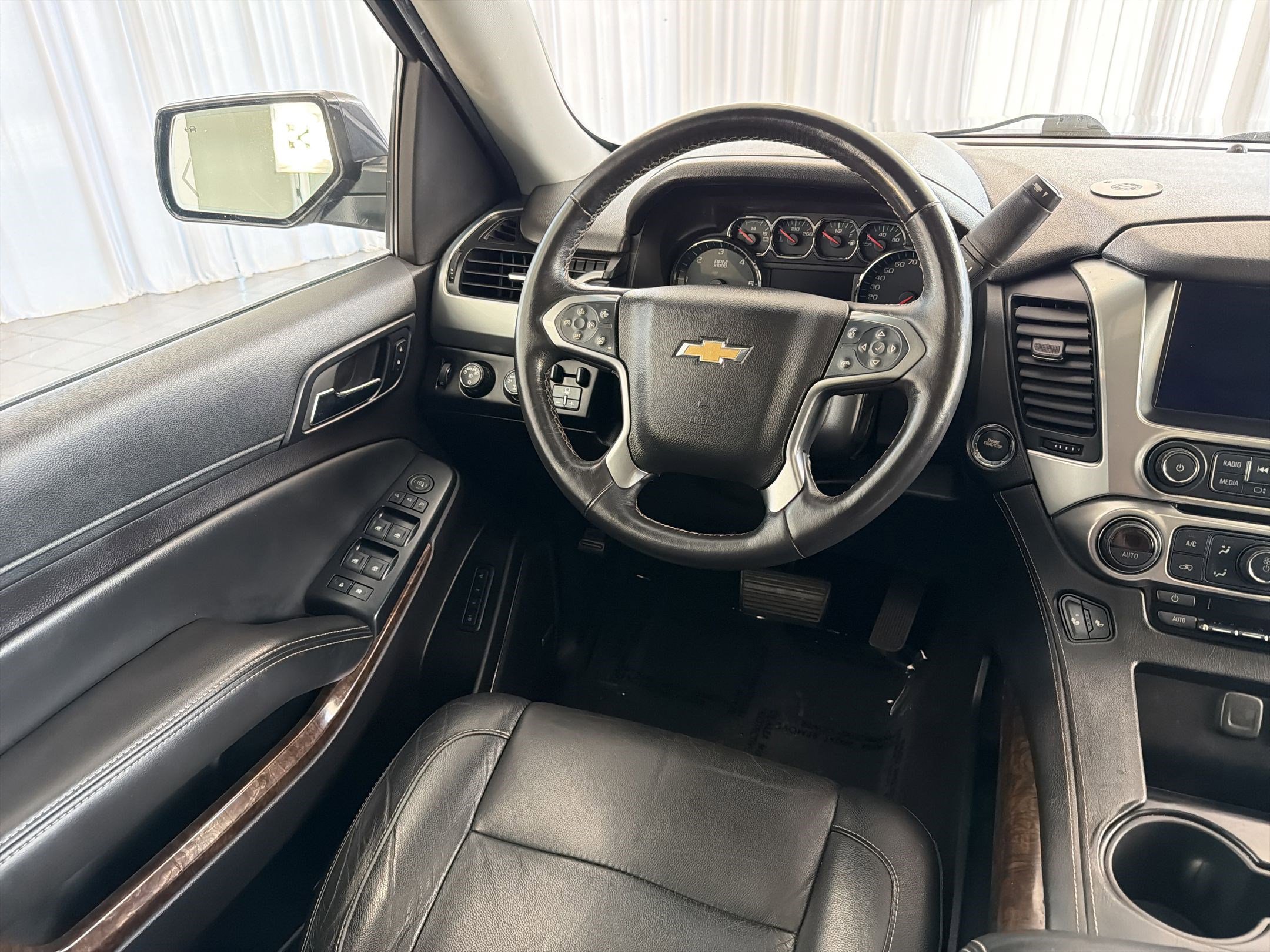 Used 2015 Chevrolet Tahoe LT w/ Luxury Package AWD/4WD image 29