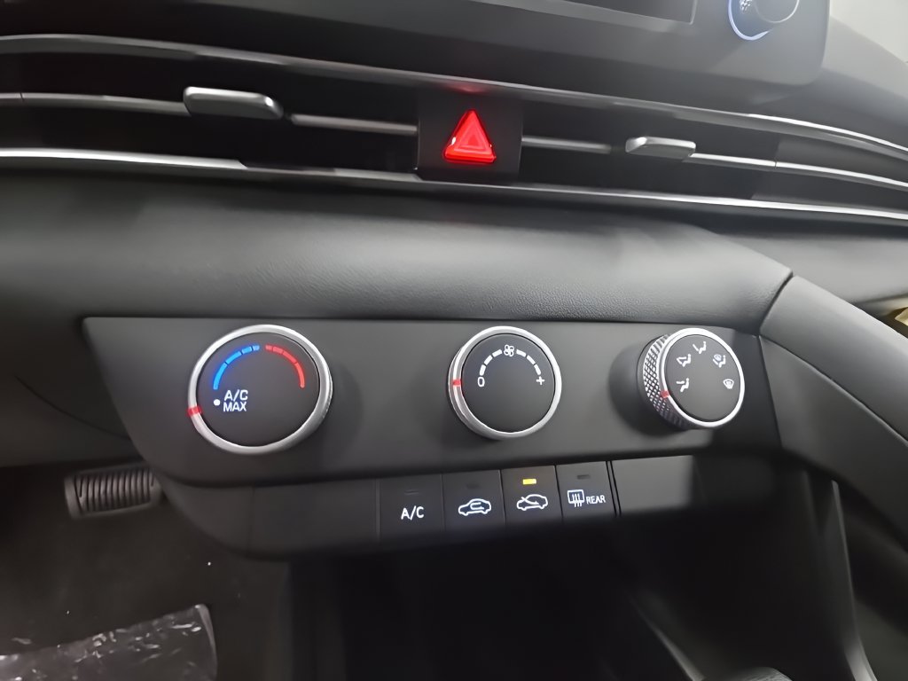 New 2026 Hyundai Elantra SE FWD image 34