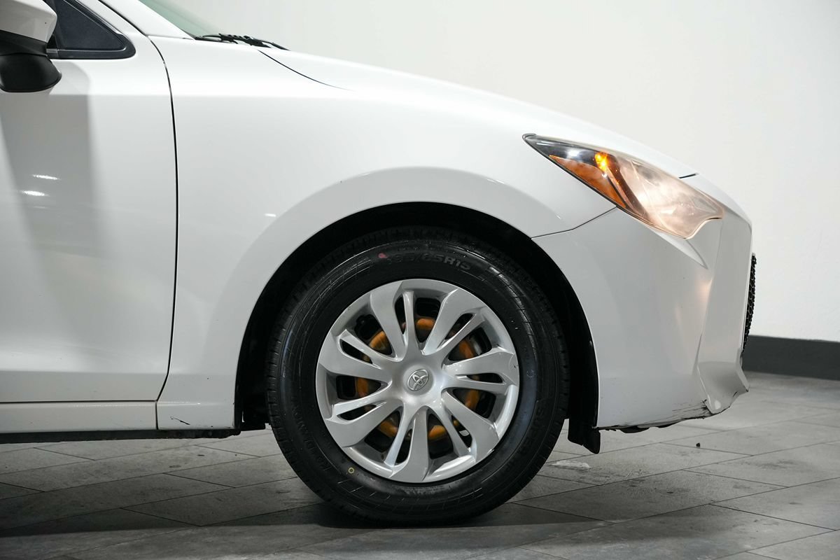 Used 2019 Toyota Yaris L FWD image 9
