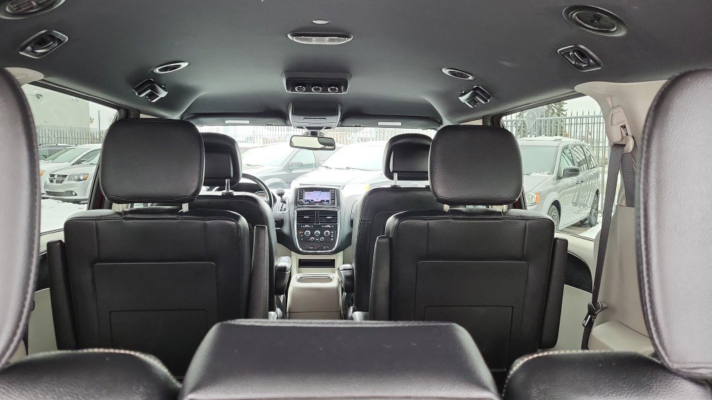 Used 2019 Dodge Grand Caravan SXT w/ Rear Park Assist Package image 12