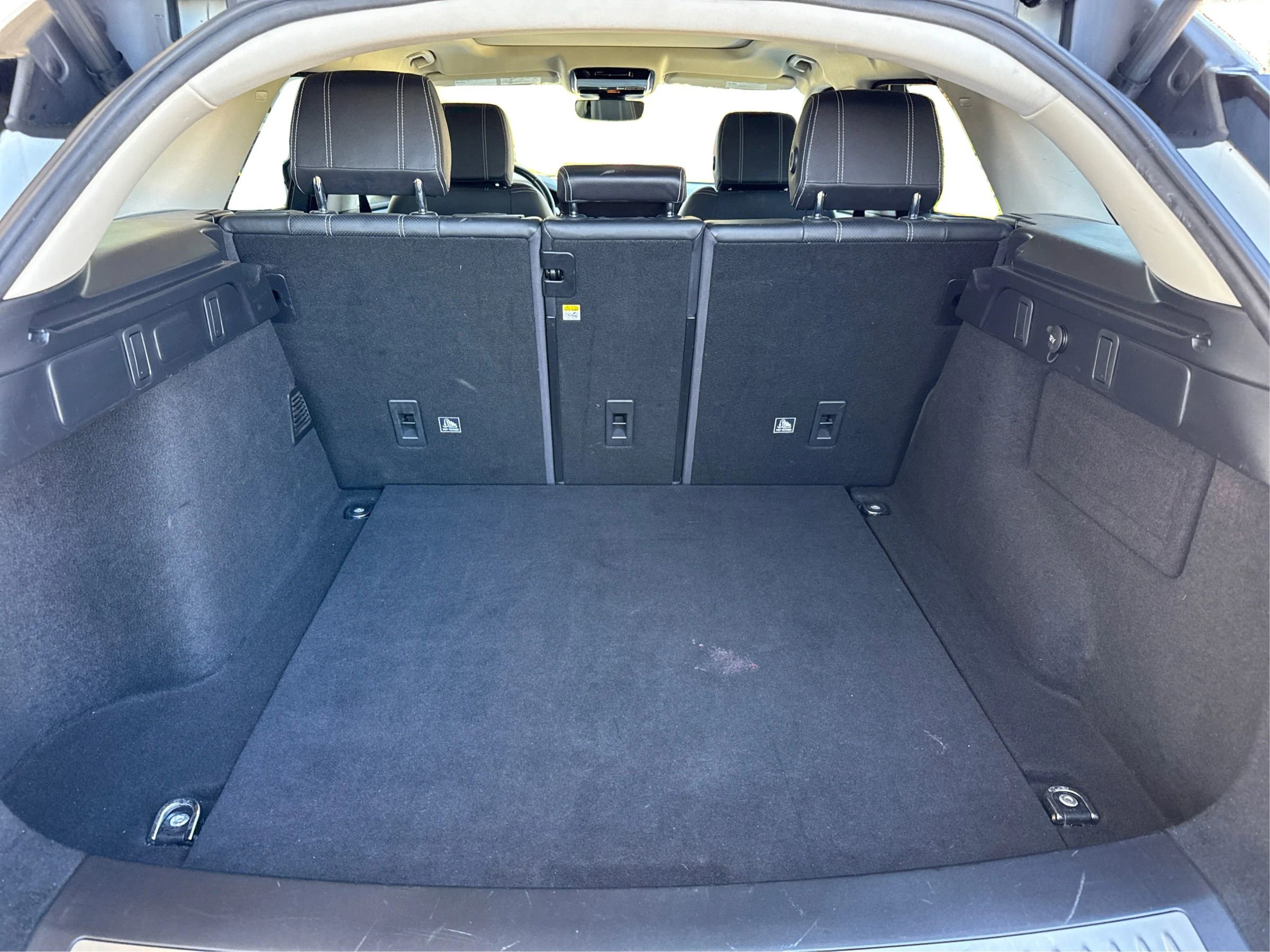 Used 2020 Land Rover Range Rover Velar S image 12