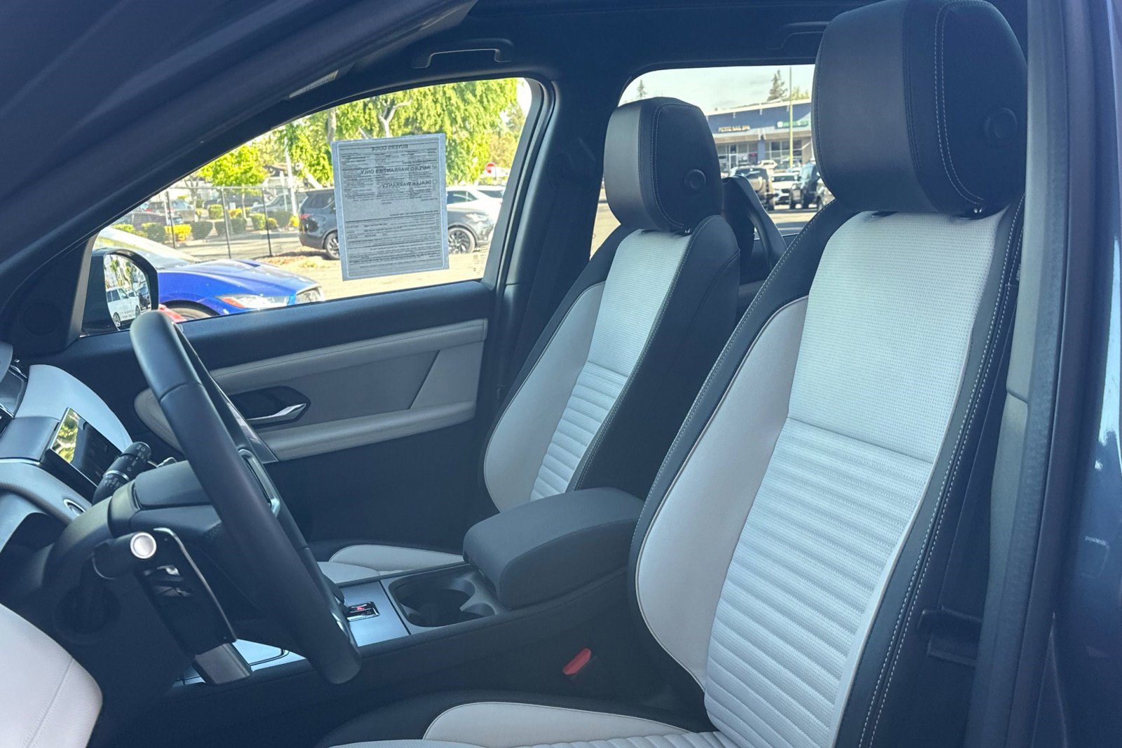 Certified 2025 Land Rover Discovery Sport Dynamic SE image 6