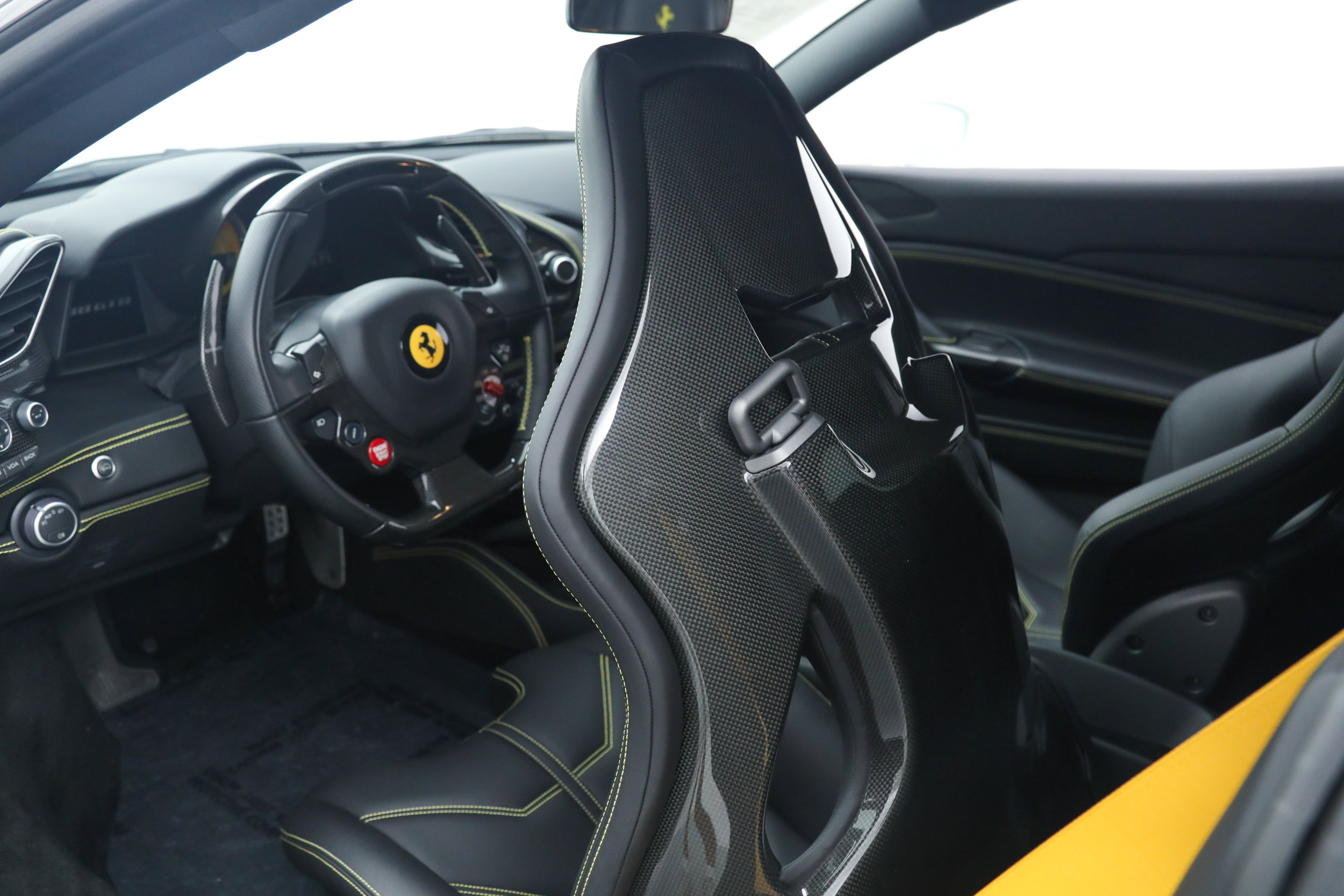 Used 2017 Ferrari 488 GTB RWD image 25