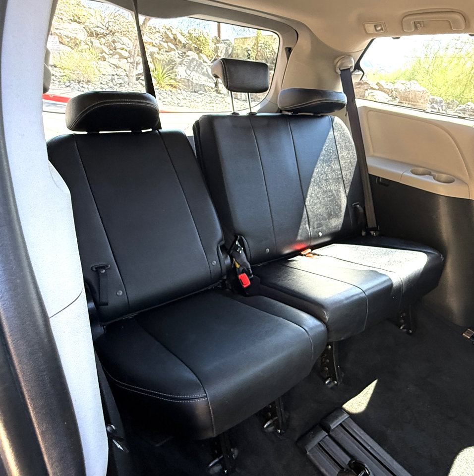 Used 2015 Toyota Sienna SE image 13