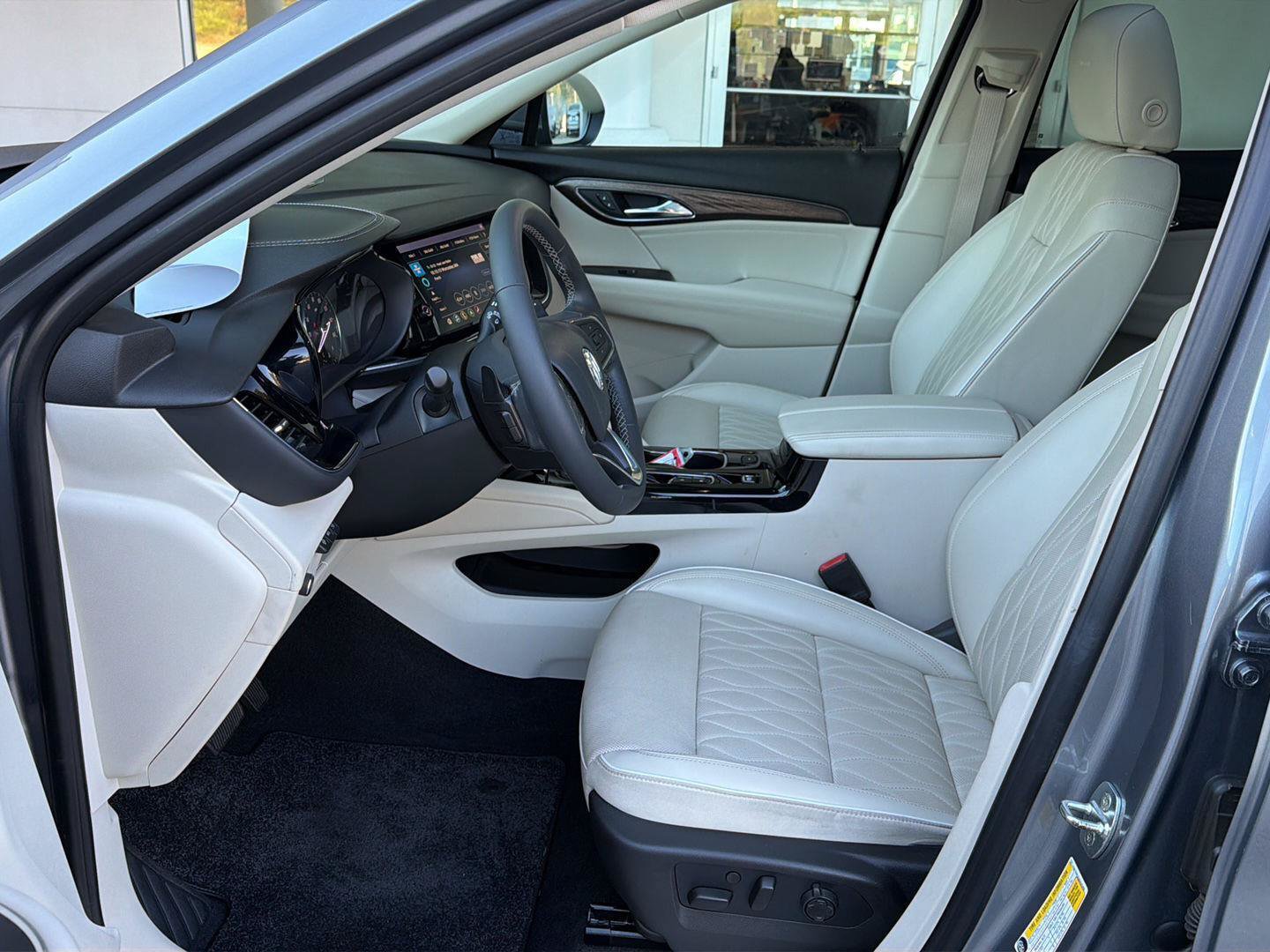 Used 2022 Buick Envision Avenir w/ Technology Package II FWD image 10