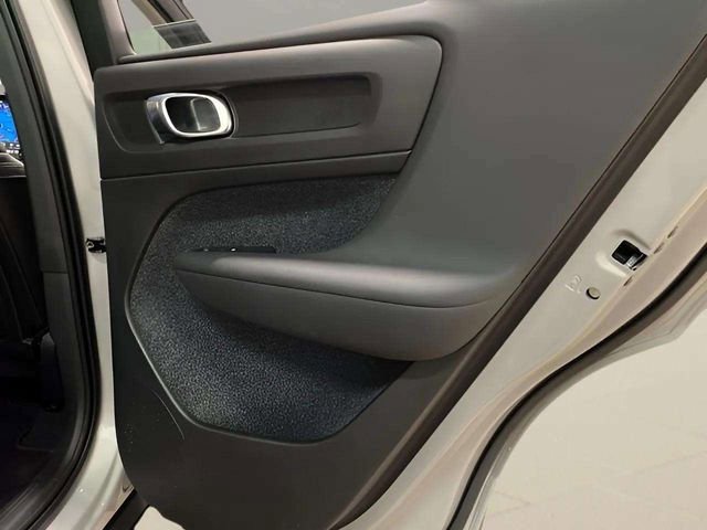 Used 2025 Volvo XC40 B5 Plus image 74
