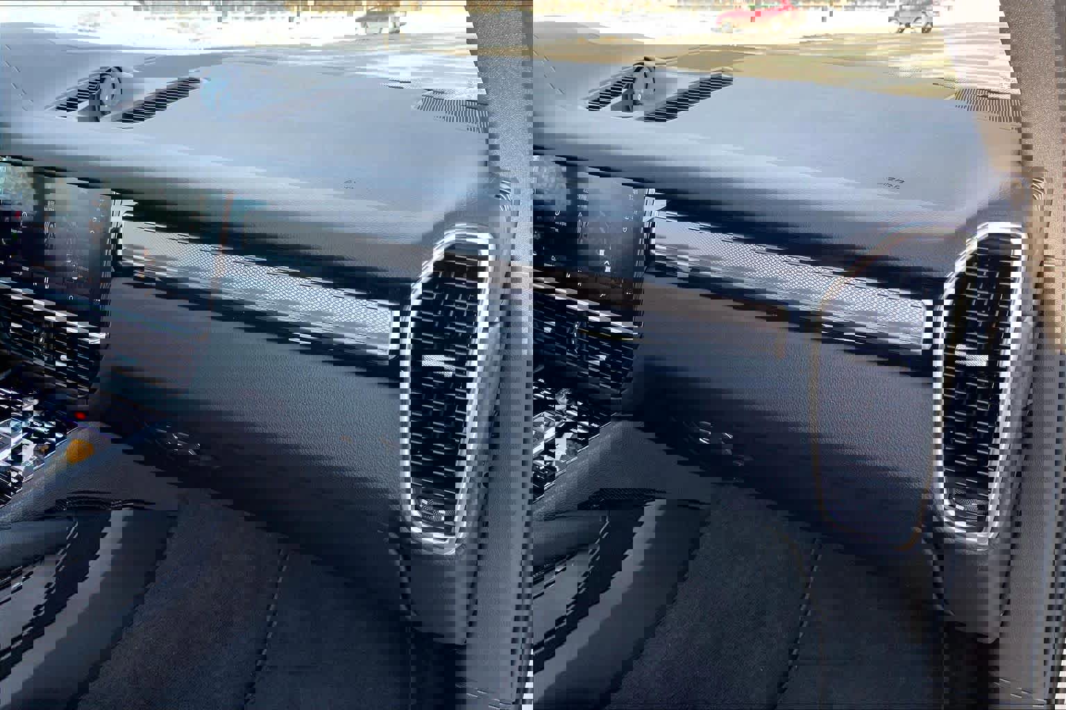 Certified 2022 Porsche Cayenne Platinum Edition image 34