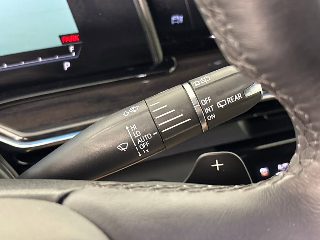 Used 2023 Cadillac Escalade ESV Premium Luxury image 18