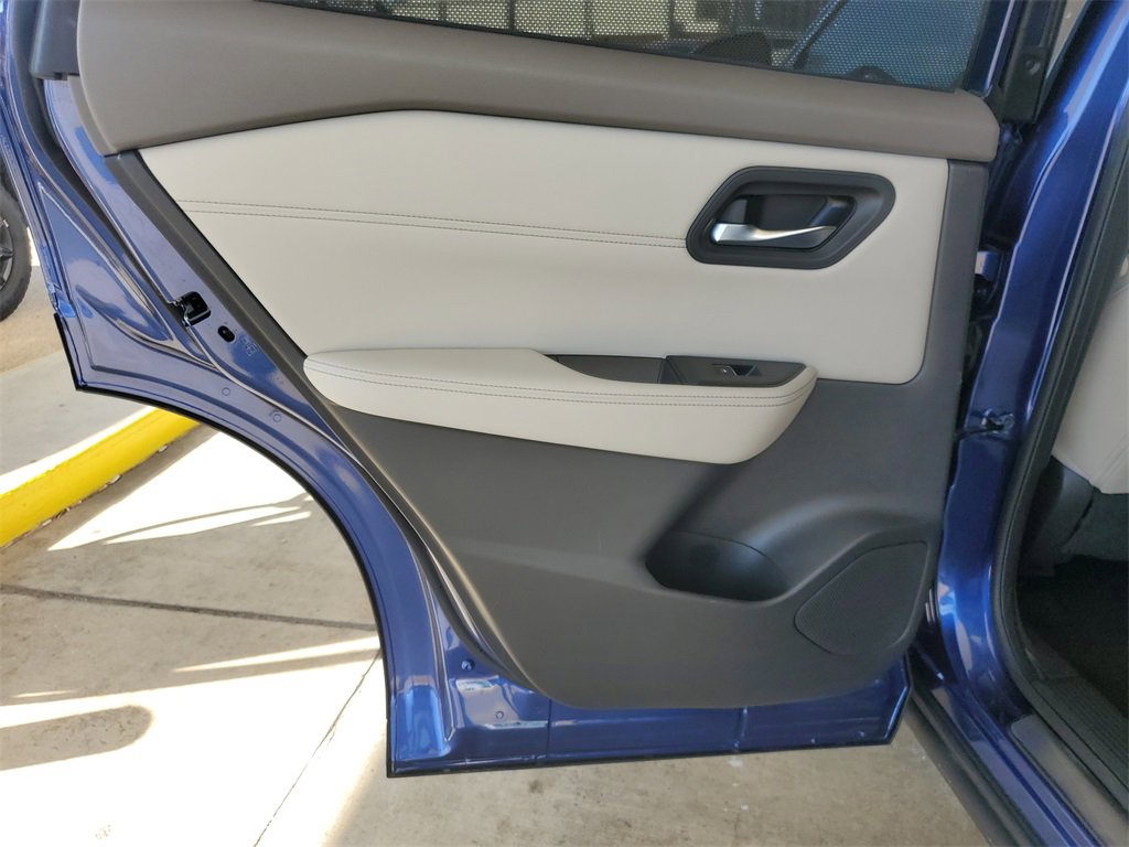 Used 2022 Nissan Rogue SL w/ SL Premium Package image 7