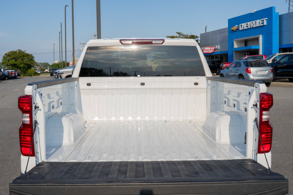 Used 2023 Chevrolet Silverado 1500 LT AWD/4WD image 9