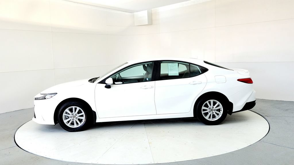 Used 2025 Toyota Camry LE AWD/4WD image 3
