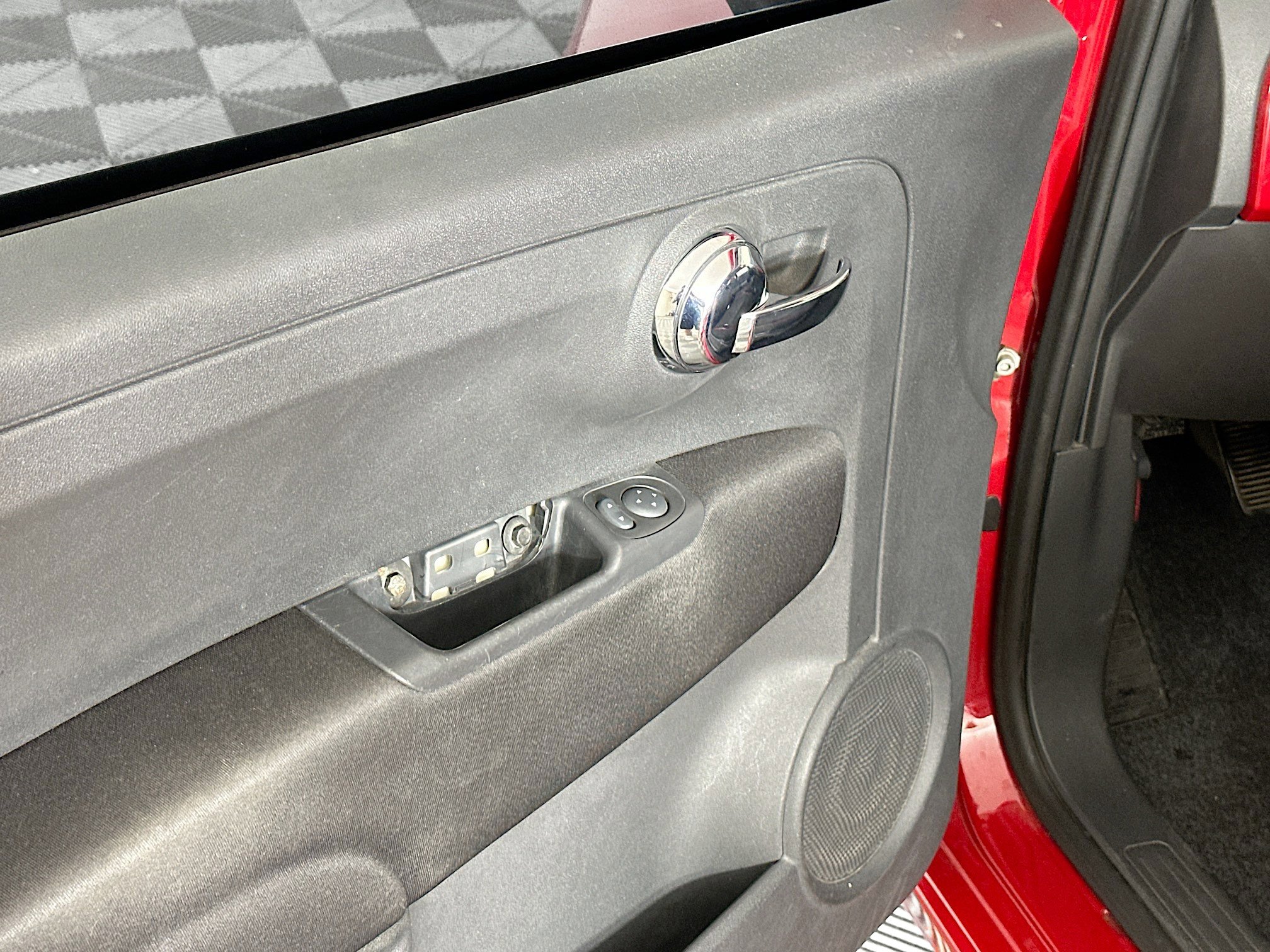 Used 2017 FIAT 500 Pop w/ Red Roof & Mirror Cap Package image 15