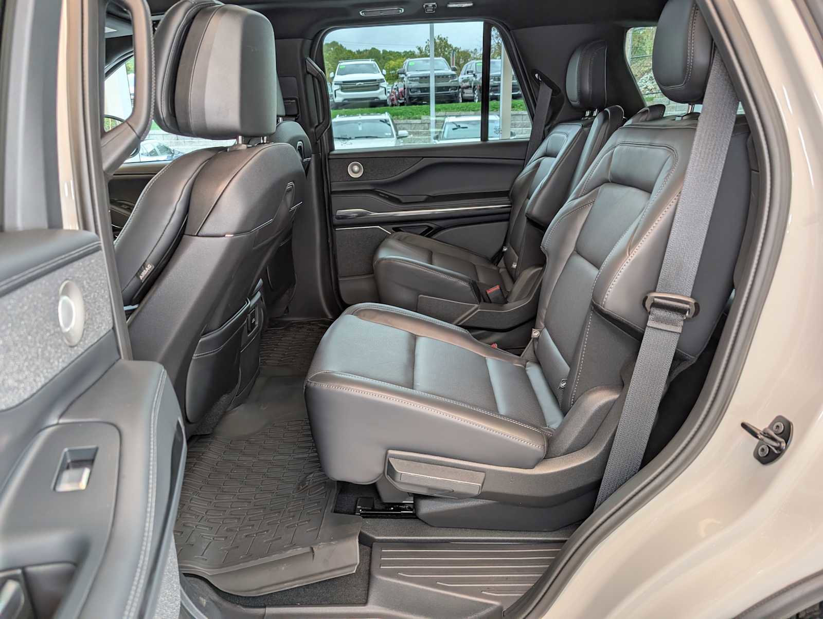 New 2025 Lincoln Navigator Reserve w/ Jet Appearance Package image 16