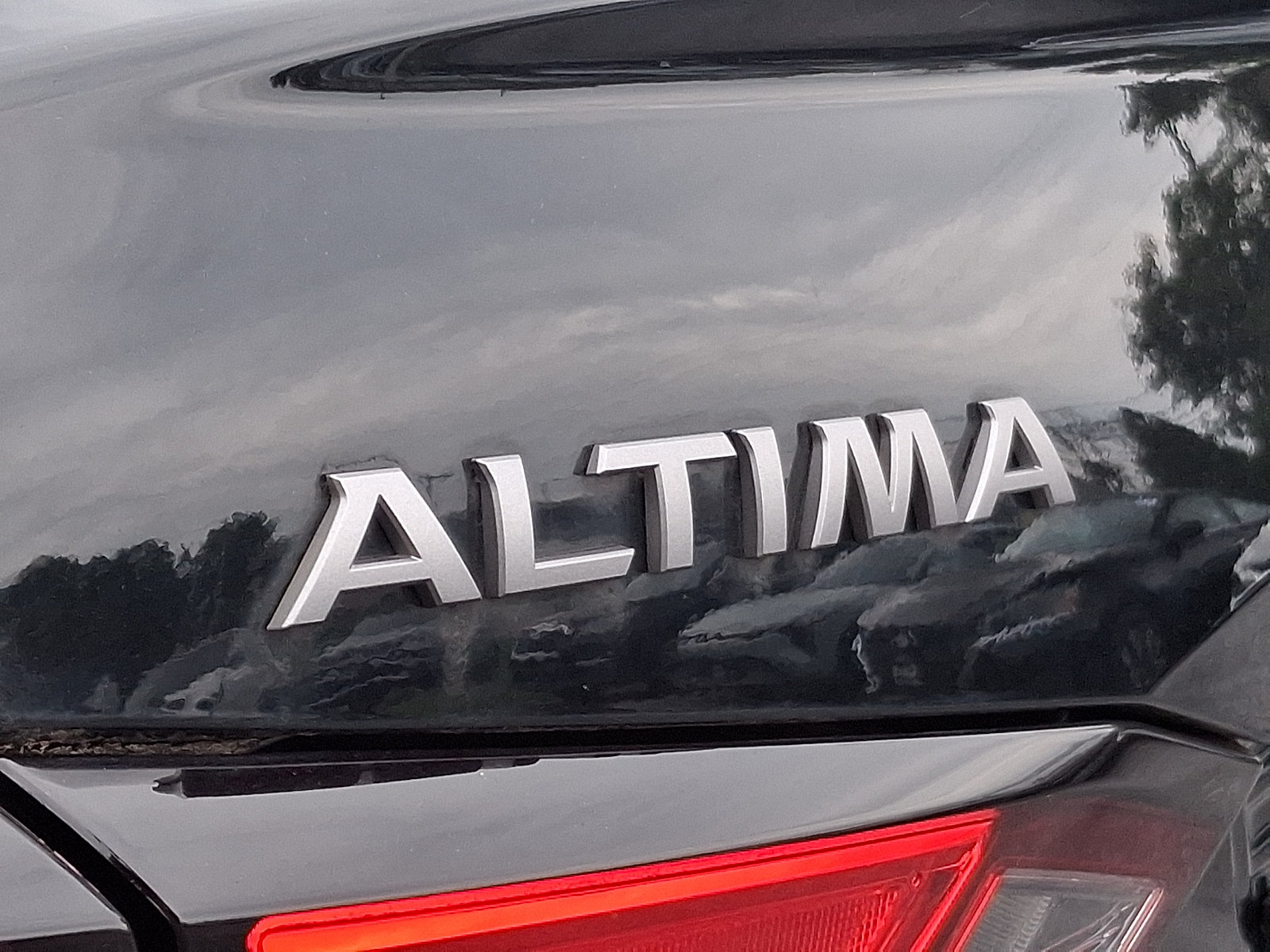 Used 2024 Nissan Altima 2.5 SV AWD/4WD image 32