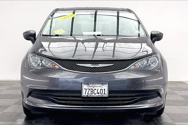 Used 2017 Chrysler Pacifica LX image 2