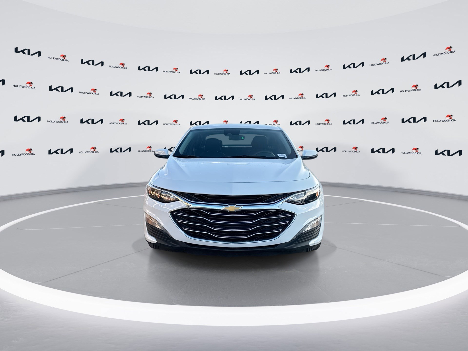 Used 2025 Chevrolet Malibu LT image 3