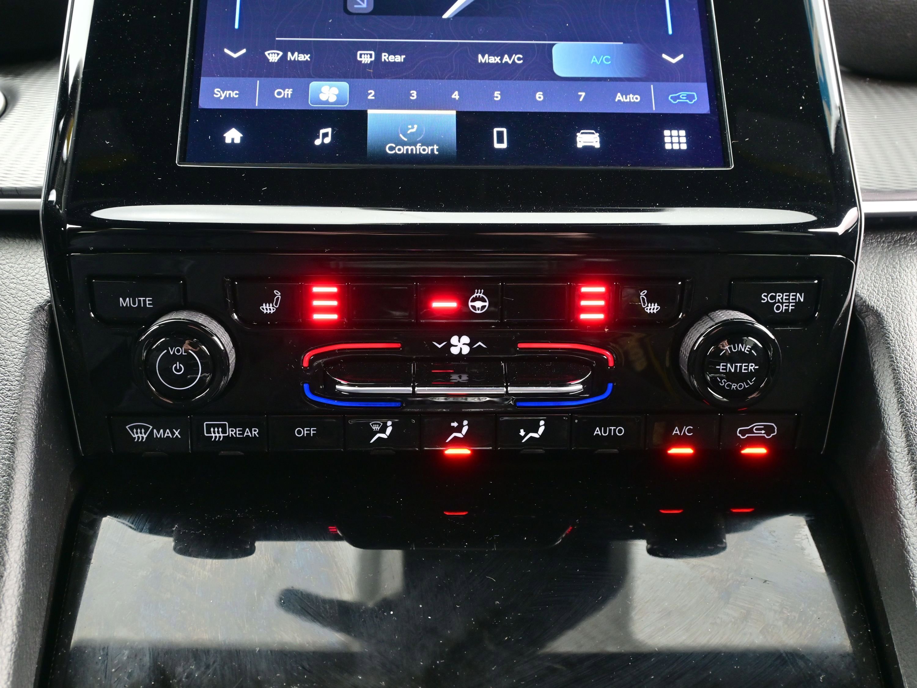 Used 2025 Jeep Grand Cherokee Laredo X w/ Luxury Tech Group I image 22