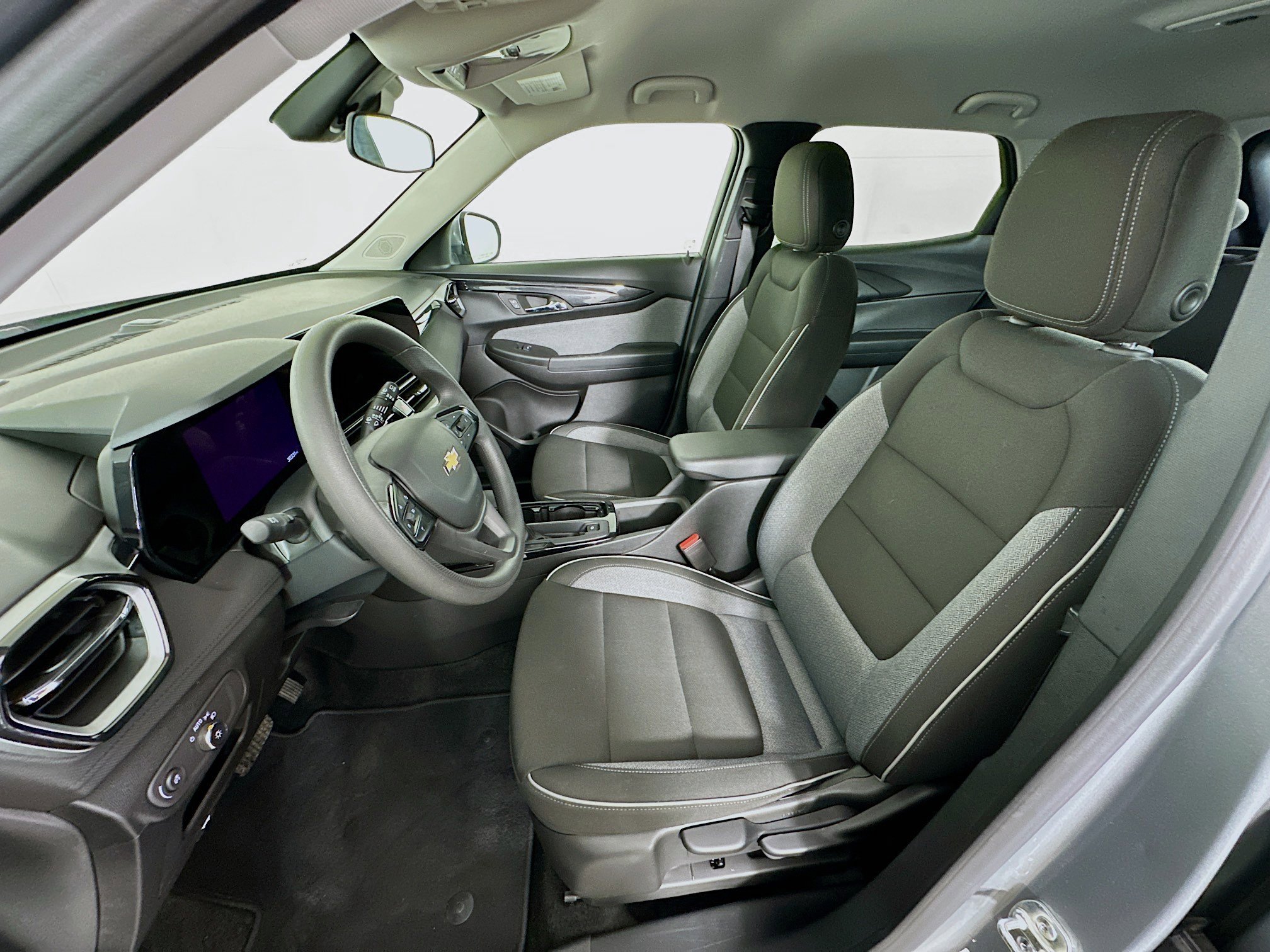 Used 2025 Chevrolet TrailBlazer LT image 13