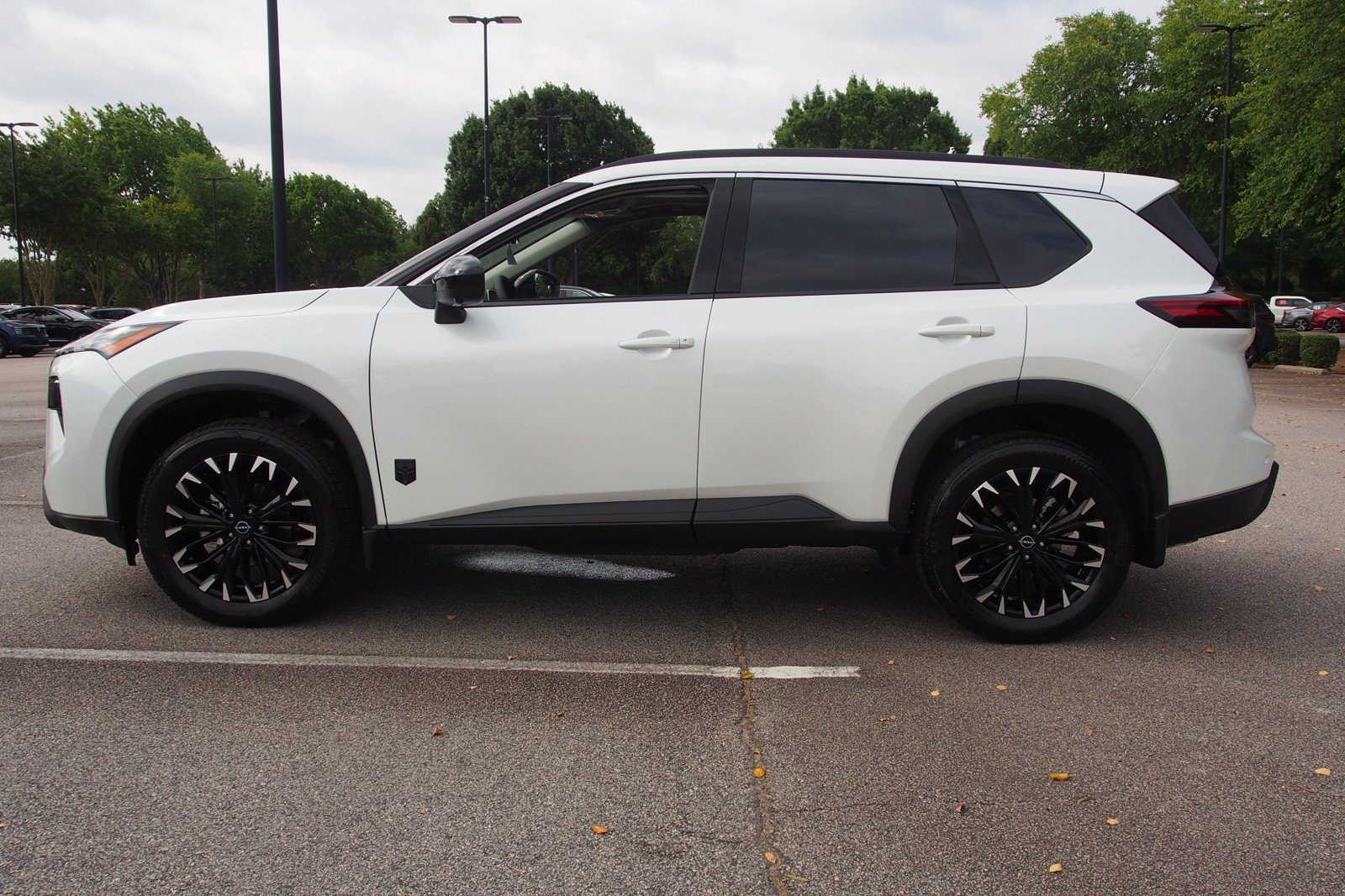 New 2026 Nissan Rogue Dark Armor FWD image 4