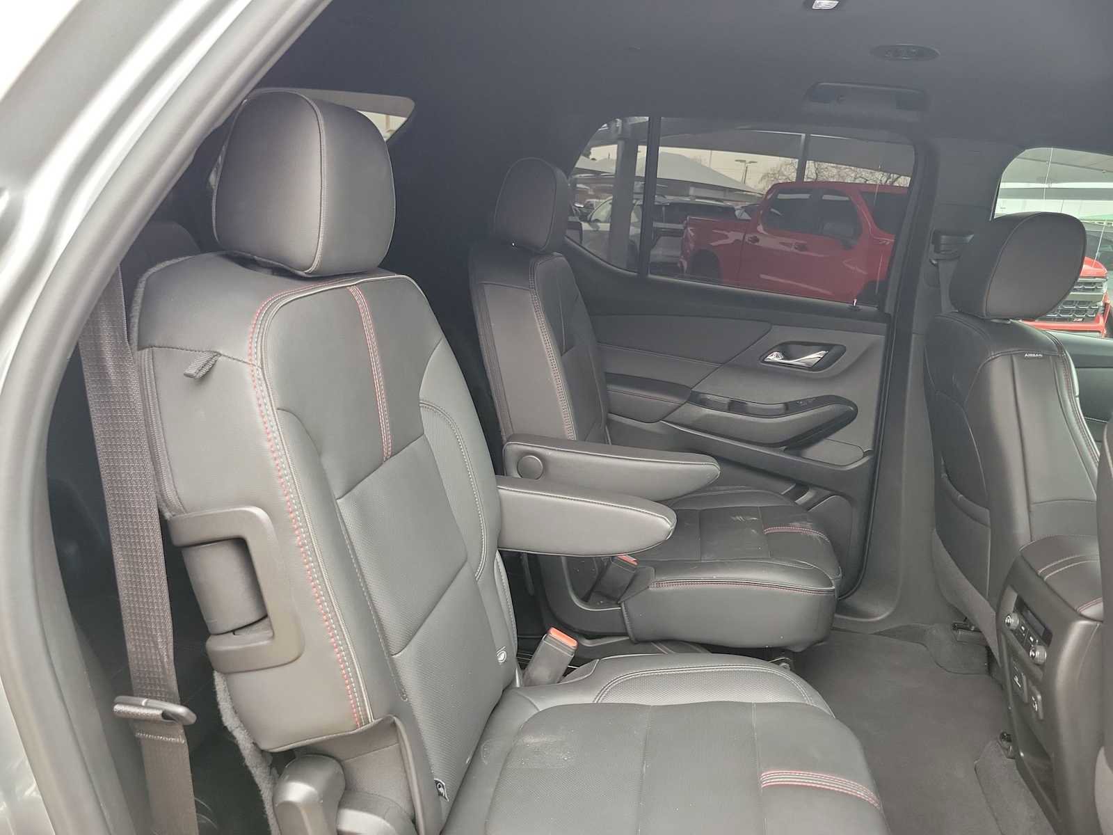 Used 2023 Chevrolet Traverse RS image 9