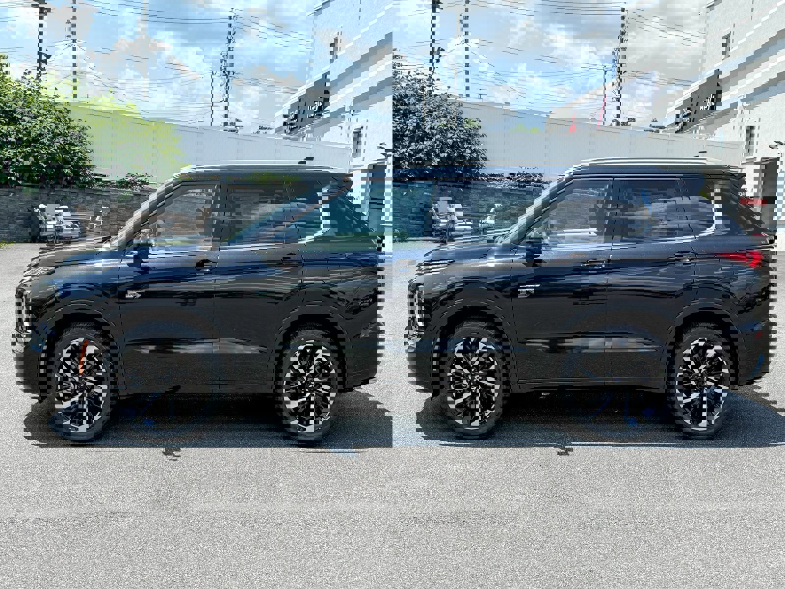 New 2025 Mitsubishi Outlander 4WD Plug-In Hybrid image 8