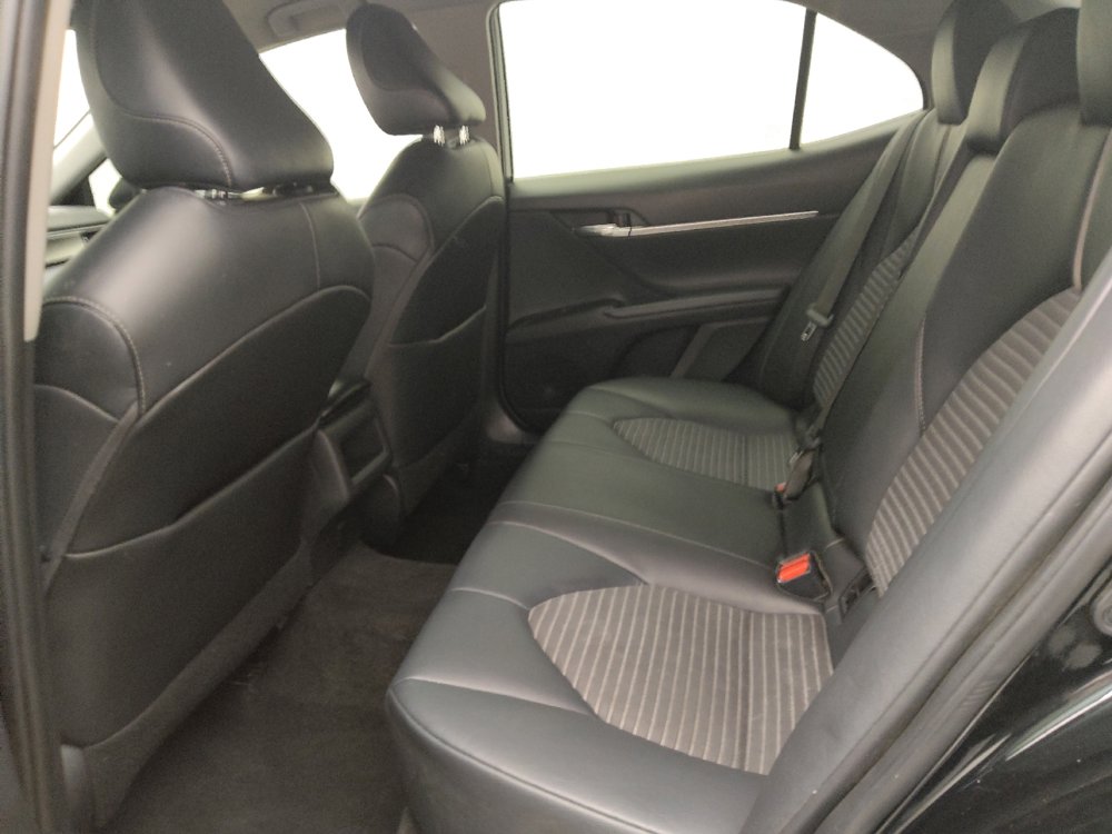 Used 2020 Toyota Camry SE image 18