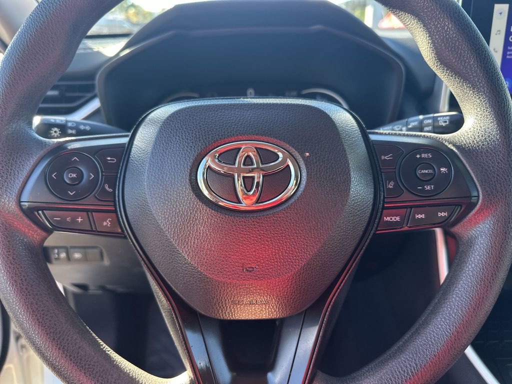 Used 2025 Toyota RAV4 XLE image 21