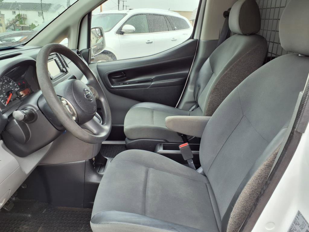 Used 2017 Nissan NV200 SV w/ Technology Package image 2